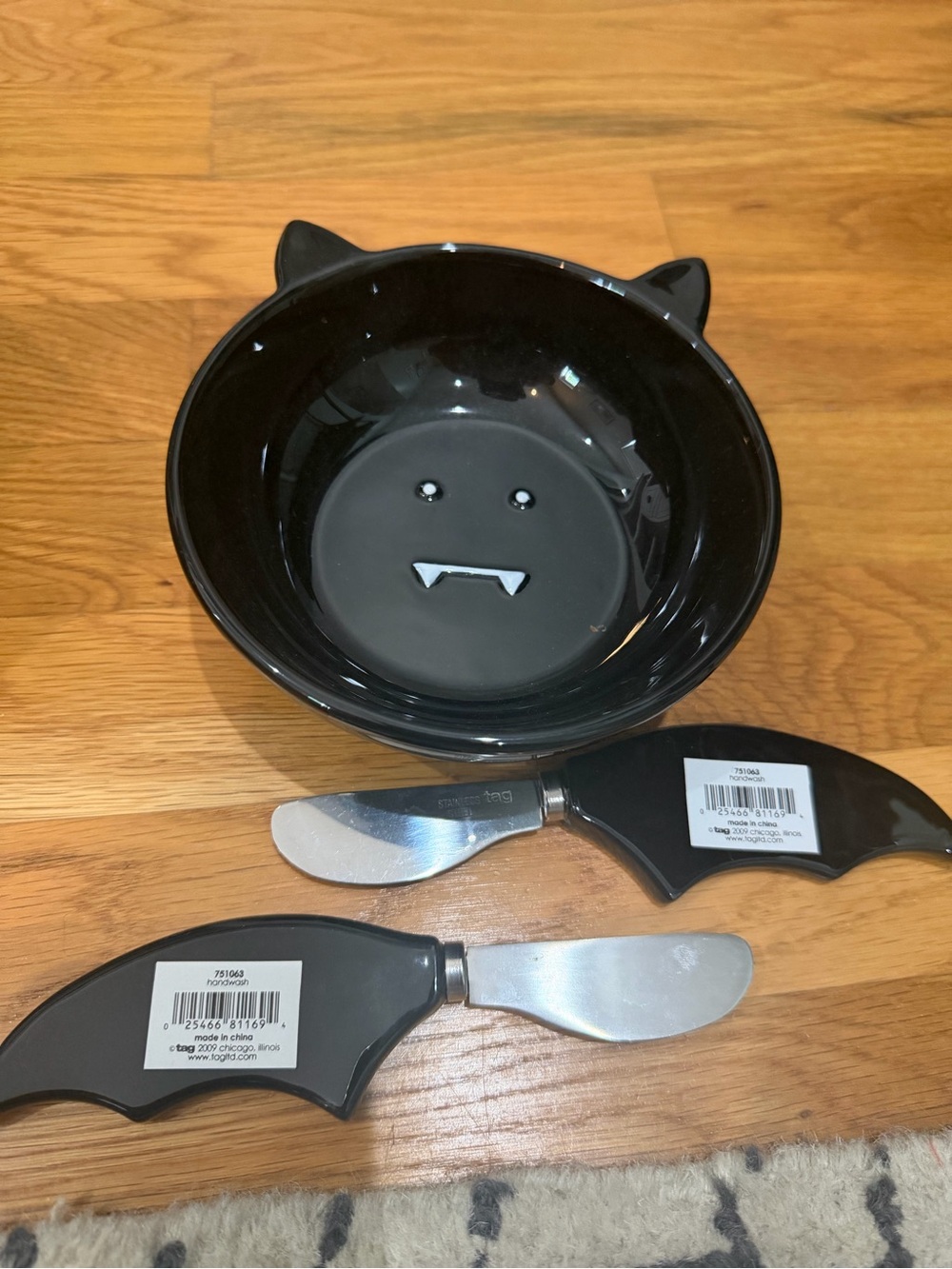 Tag Black Bat Snack Bowl with Bat-Shaped Spreaders